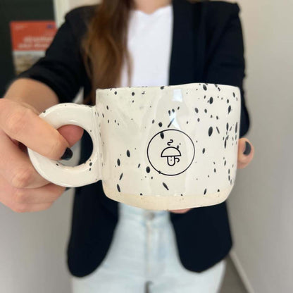 Velký ručně vyráběný hrnek na kávu